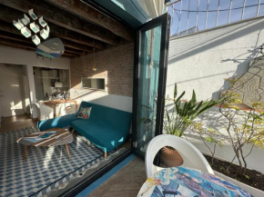 Amazing Attic with style, terasse in the heart of the Gothic quarter!
